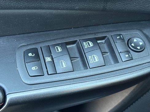 Used 2022 Jeep Cherokee Trailhawk w/ Comfort/Convenience Group AWD/4WD image 11