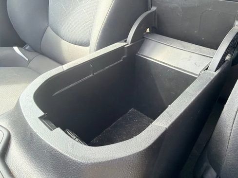 Used 2019 Toyota RAV4 XLE w/ Carpet Mat Package AWD/4WD image 34
