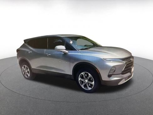 Used 2026 Chevrolet Blazer LT FWD image 2