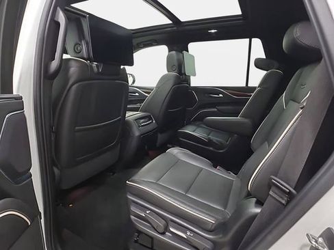 Used 2021 Cadillac Escalade Premium Luxury AWD/4WD image 10