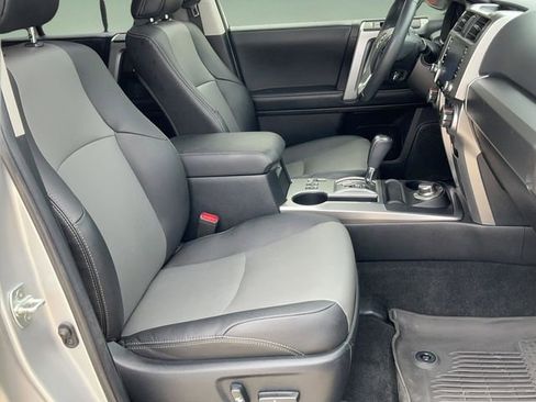 Used 2022 Toyota 4Runner SR5 Premium w/ Moonroof Package AWD/4WD image 16