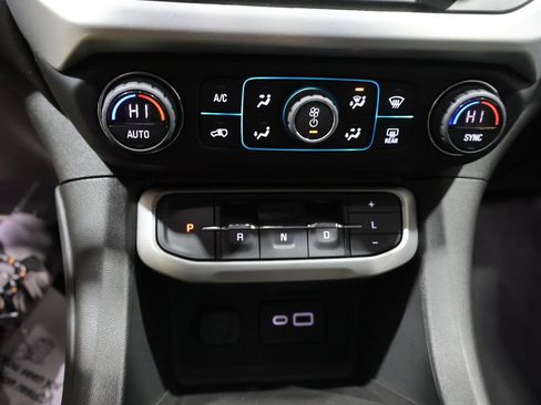Used 2023 GMC Acadia SLE w/ LPO, Cargo Package AWD/4WD image 29