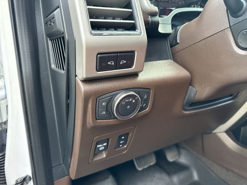 Used 2019 Ford F150 King Ranch w/ Equipment Group 601A Luxury AWD/4WD image 17