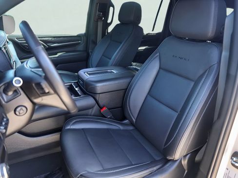 Used 2023 GMC Yukon XL Denali RWD image 9