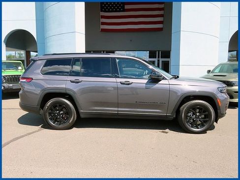 Used 2024 Jeep Grand Cherokee L Altitude AWD/4WD image 1