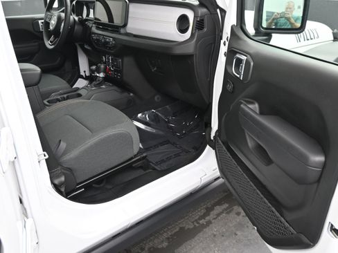 Used 2024 Jeep Wrangler Unlimited AWD/4WD image 13