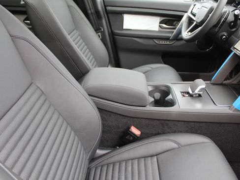 New 2025 Land Rover Discovery Sport Dynamic SE image 3