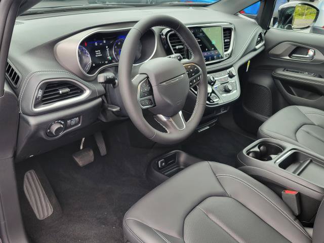 New 2027 Chrysler Pacifica Select FWD image 6