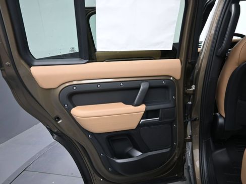 New 2026 Land Rover Defender 110 X-Dynamic SE image 18
