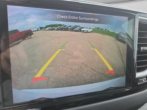 Used 2023 Chrysler Pacifica Touring-L FWD image 29