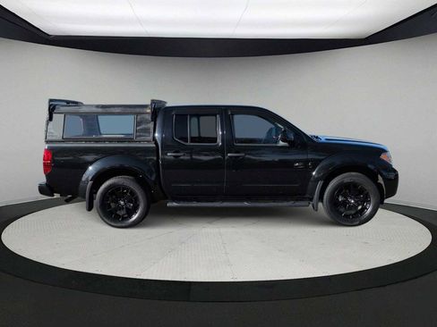 Used 2021 Nissan Frontier SV w/ Midnight Edition Floor Mats image 9