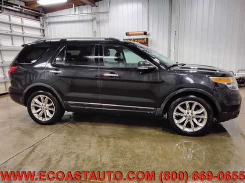 Used 2013 Ford Explorer XLT image 2