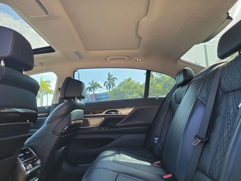 Used 2020 BMW 740i image 17