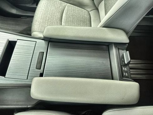 Used 2025 Toyota Sienna LE FWD image 20