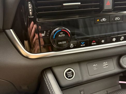 Used 2023 Nissan Rogue Platinum w/ Platinum Premium Package image 20