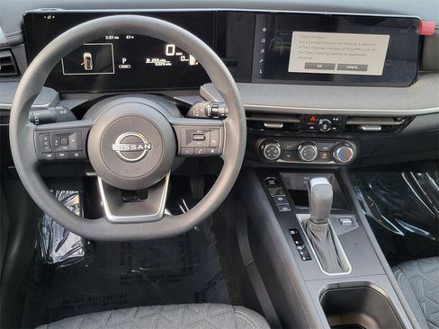 Used 2025 Nissan Kicks SV image 4