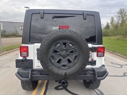 Used 2016 Jeep Wrangler Unlimited Sahara image 6