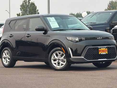 Used 2024 Kia Soul LX w/ Option Group 015 FWD image 2