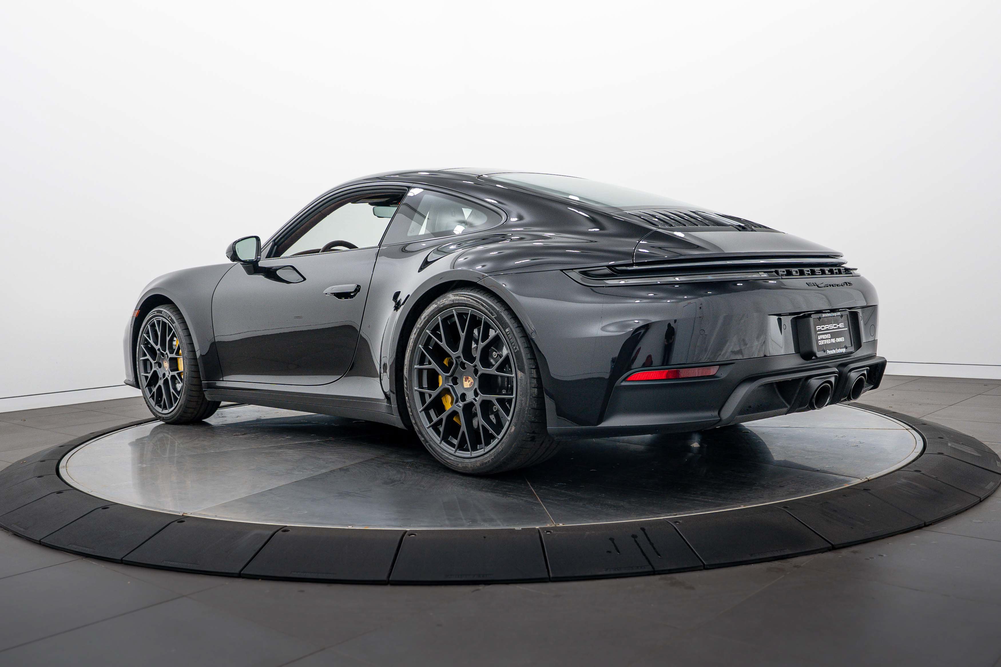Certified 2025 Porsche 911 Carrera GTS RWD image 3