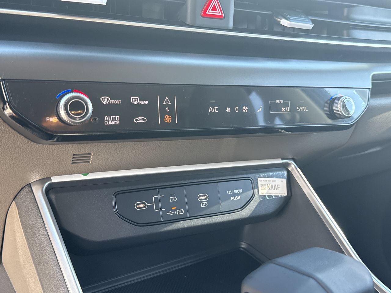 New 2027 Kia Carnival LX FWD image 24