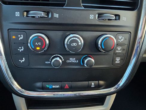 Used 2014 Dodge Grand Caravan SE w/ Quick Order Package 29E SE FWD image 16