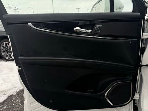 Certified 2022 Lincoln Nautilus AWD w/ Premium Package image 13