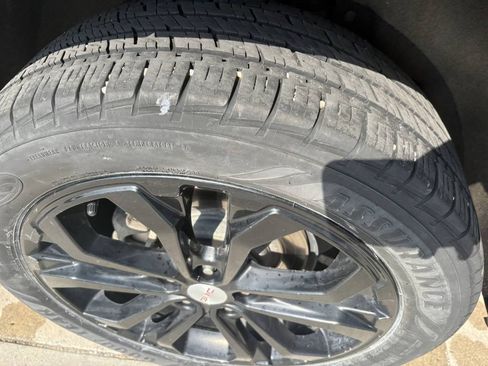 Used 2019 GMC Terrain SLE w/ Black Edition AWD/4WD image 9