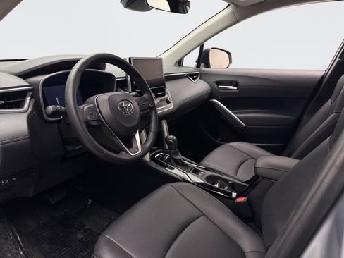 Used 2023 Toyota Corolla Cross XLE image 10