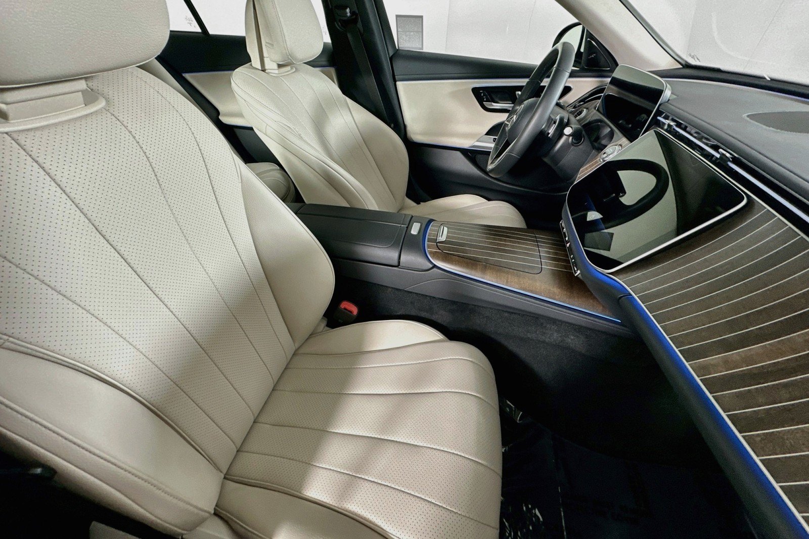 Used 2024 Mercedes-Benz E 450 4MATIC Sedan w/ Winter Package image 8
