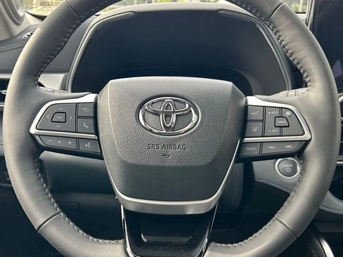 New 2026 Toyota Highlander Platinum AWD/4WD image 23
