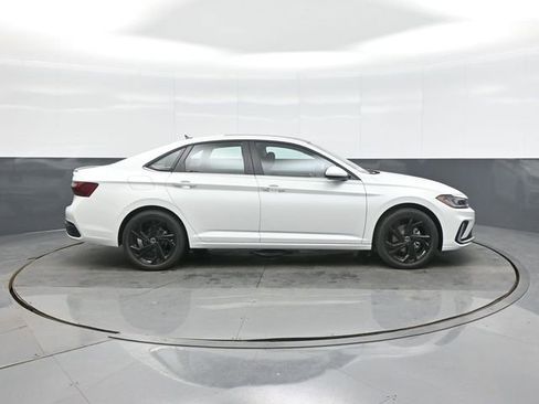 New 2026 Volkswagen Jetta SE image 8