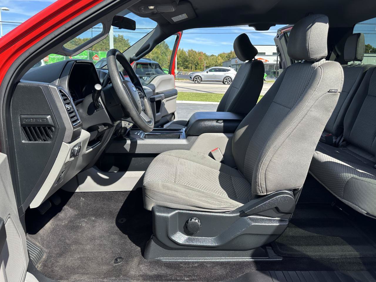 Used 2016 Ford F150 XLT AWD/4WD image 24