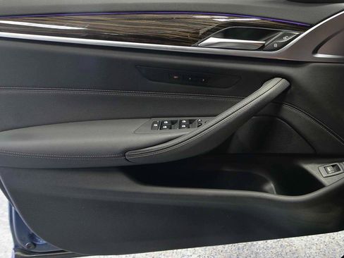 Certified 2023 BMW 530e w/ Convenience Package RWD image 6