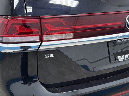 Used 2024 Volkswagen Atlas SE w/ Black Wheel Package image 34