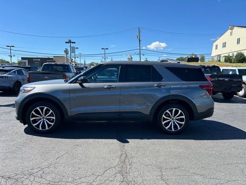 Used 2022 Ford Explorer ST image 4