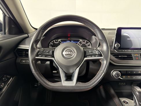 Used 2024 Nissan Altima 2.5 SR FWD image 9