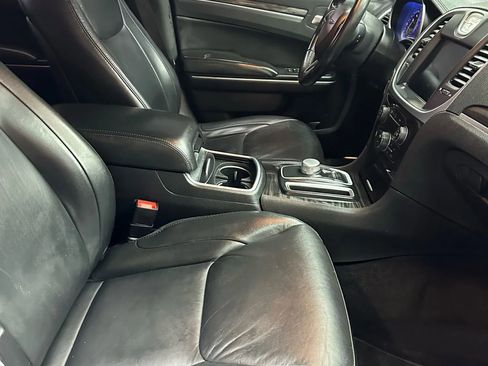 Used 2016 Chrysler 300 Limited image 26