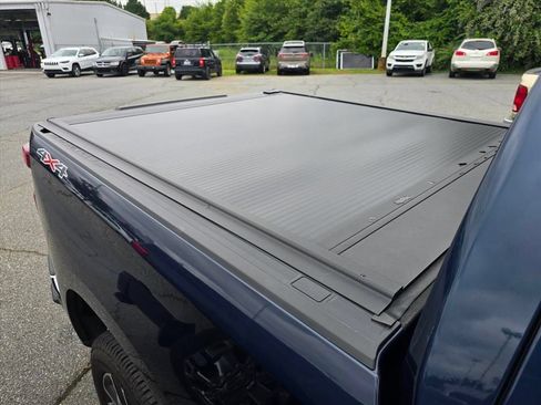 Used 2022 Chevrolet Silverado 1500 LT AWD/4WD image 15