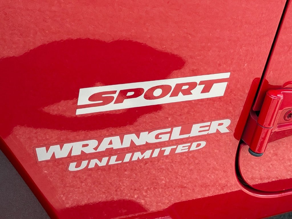 Used 2010 Jeep Wrangler Unlimited Sport AWD/4WD image 11