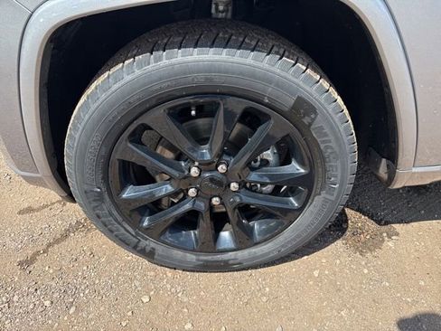 Used 2021 Jeep Grand Cherokee Laredo X AWD/4WD image 10