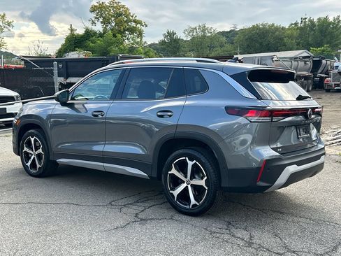 Used 2025 Volkswagen Tiguan SE w/ Panoramic Sunroof Package AWD/4WD image 4