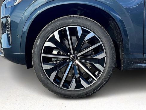 New 2026 Volvo XC90 B6 Plus w/ Protection Package Premier image 12