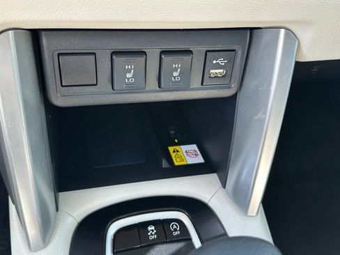 Used 2022 Toyota Corolla Cross XLE w/ Convenience Package FWD image 26