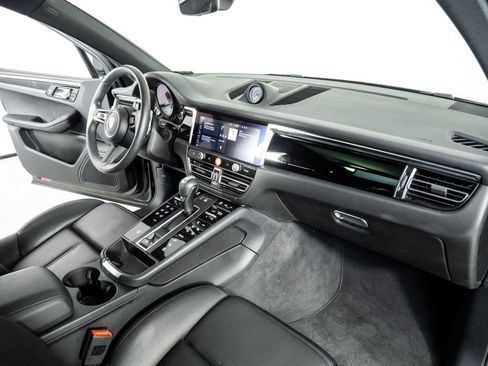 Certified 2025 Porsche Macan image 25