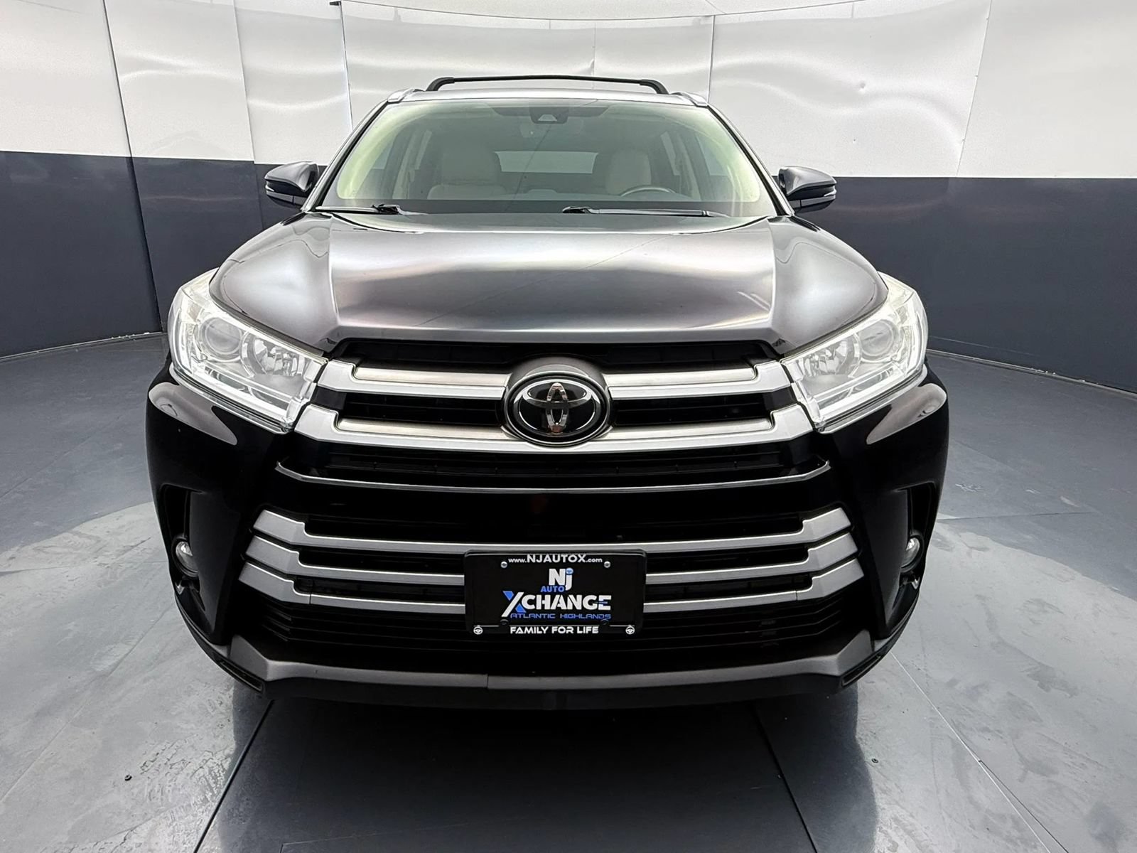 Used 2019 Toyota Highlander XLE AWD/4WD image 2