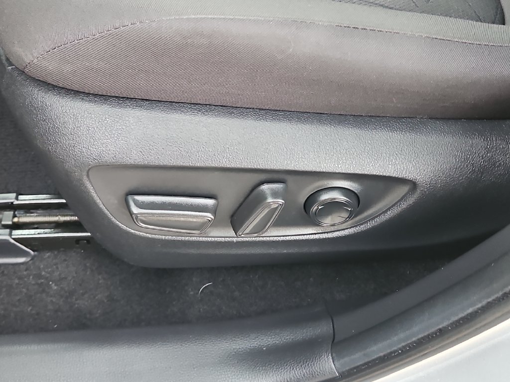 Certified 2021 Toyota RAV4 XLE w/ Convenience Package FWD image 17