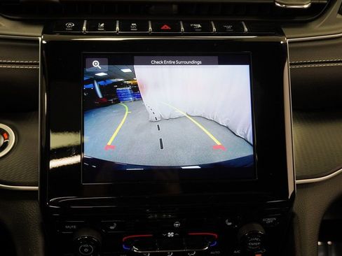 Certified 2025 Jeep Grand Cherokee Altitude image 33