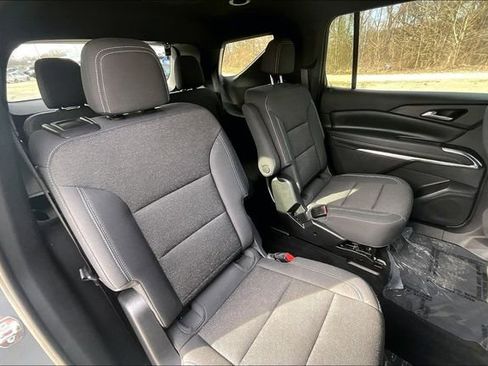 Used 2025 Chevrolet Traverse LT image 27