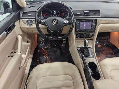 Used 2018 Volkswagen Passat 2.0T SEL Premium FWD image 4