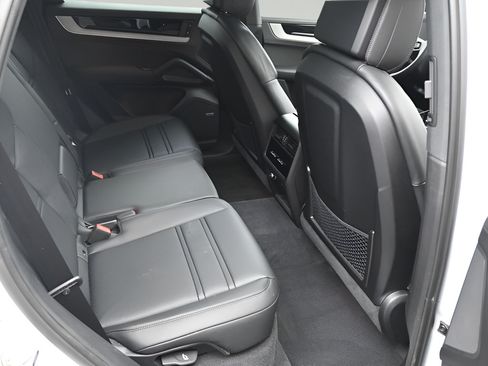 Certified 2025 Porsche Cayenne S AWD/4WD image 10